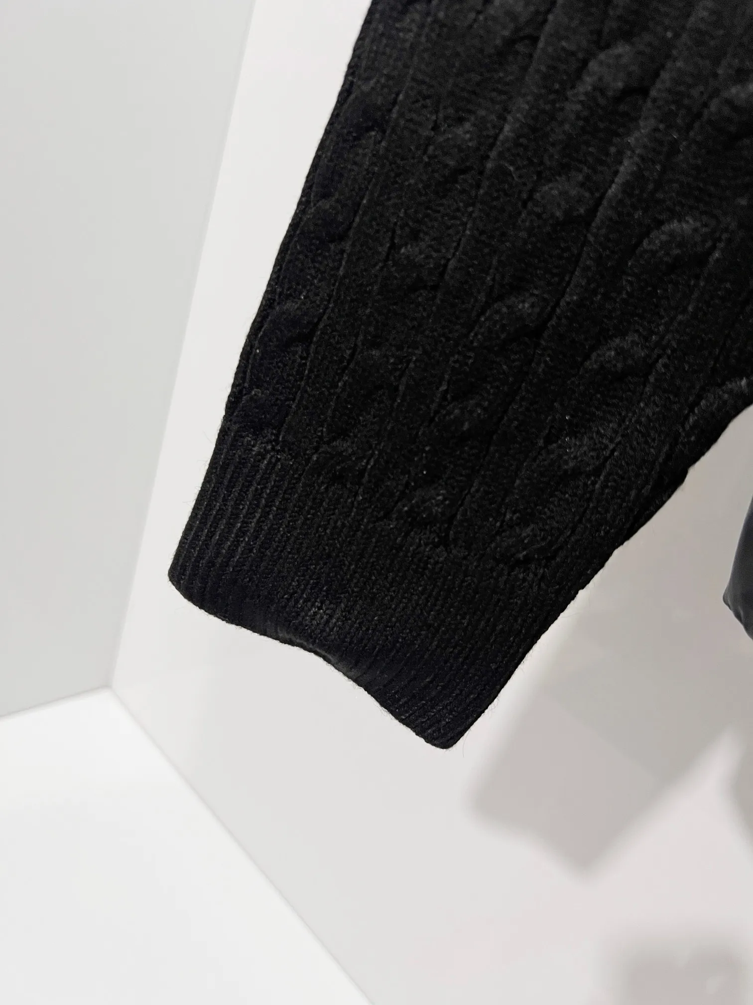 MONCLER/ ！！！ ： ， ！ ， M Classic ， ， ， ， Black、 Black 、 ， Gray Series ！ ！ ！ :Gray.Black. Sizes:S-XL